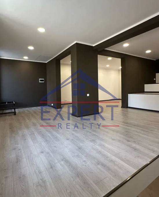 ԿԵՆՏՐՈՆ, ԱԴԱՄՅԱՆ ՓՈՂՈՑ, 160ՔՄ․