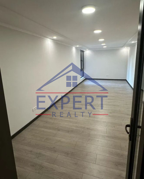 ԿԵՆՏՐՈՆ, ԱԴԱՄՅԱՆ ՓՈՂՈՑ, 160ՔՄ․