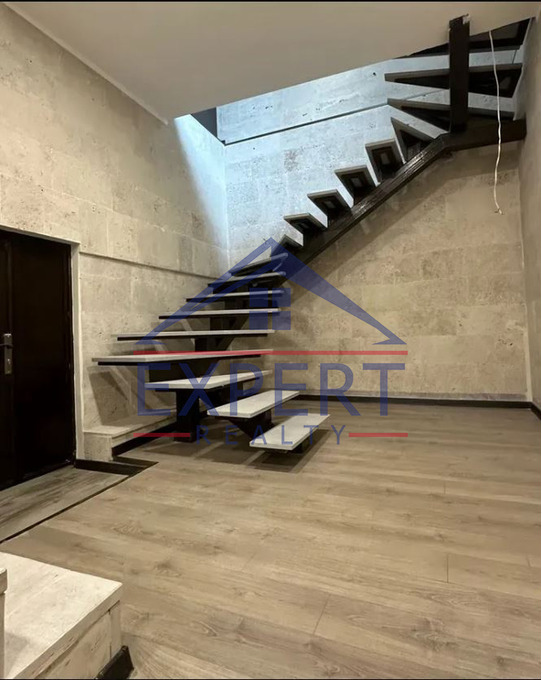 ԿԵՆՏՐՈՆ, ԱԴԱՄՅԱՆ ՓՈՂՈՑ, 160ՔՄ․