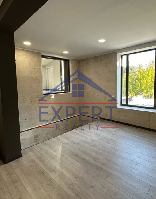 ԿԵՆՏՐՈՆ, ԱԴԱՄՅԱՆ ՓՈՂՈՑ, 160ՔՄ․