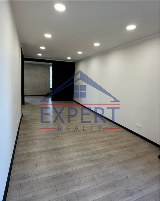 ԿԵՆՏՐՈՆ, ԱԴԱՄՅԱՆ ՓՈՂՈՑ, 160ՔՄ․