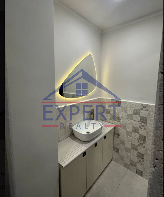 ԿԵՆՏՐՈՆ, ԱԴԱՄՅԱՆ ՓՈՂՈՑ, 160ՔՄ․