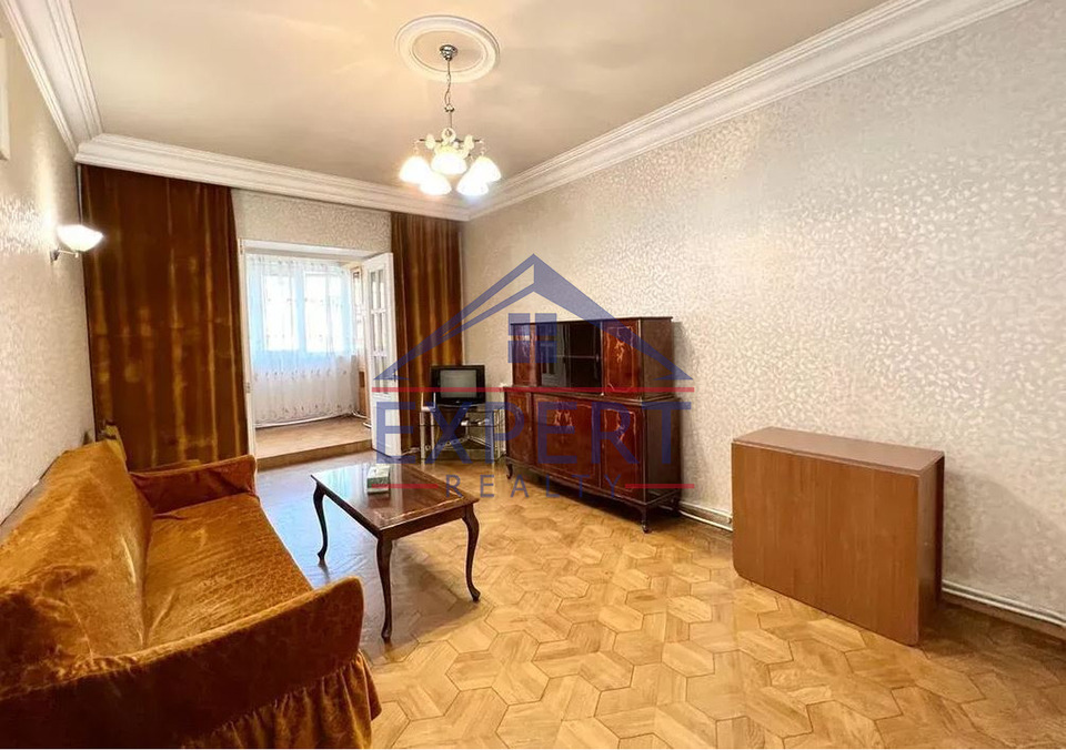 ԿԵՆՏՐՈՆ, ՉԱՐԵՆՑԻ ՓՈՂՈՑ, 3 ՍԵՆՅԱԿ