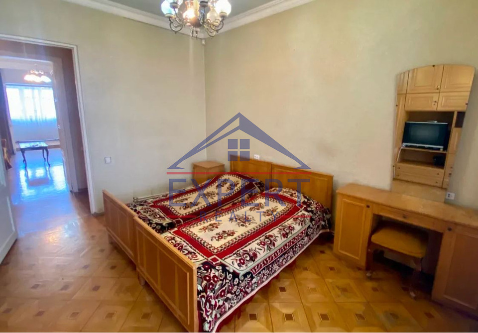 ԿԵՆՏՐՈՆ, ՉԱՐԵՆՑԻ ՓՈՂՈՑ, 3 ՍԵՆՅԱԿ