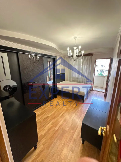 ԿԵՆՏՐՈՆ, ՌԱՖԱՅԵԼ ԼԵՄԿԻՆԻ ՓՈՂՈՑ, 3 ՍԵՆՅԱԿ