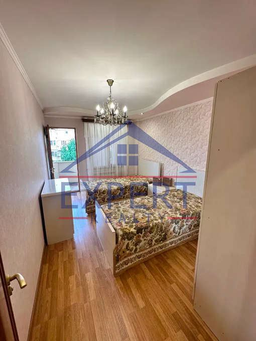 ԿԵՆՏՐՈՆ, ՌԱՖԱՅԵԼ ԼԵՄԿԻՆԻ ՓՈՂՈՑ, 3 ՍԵՆՅԱԿ