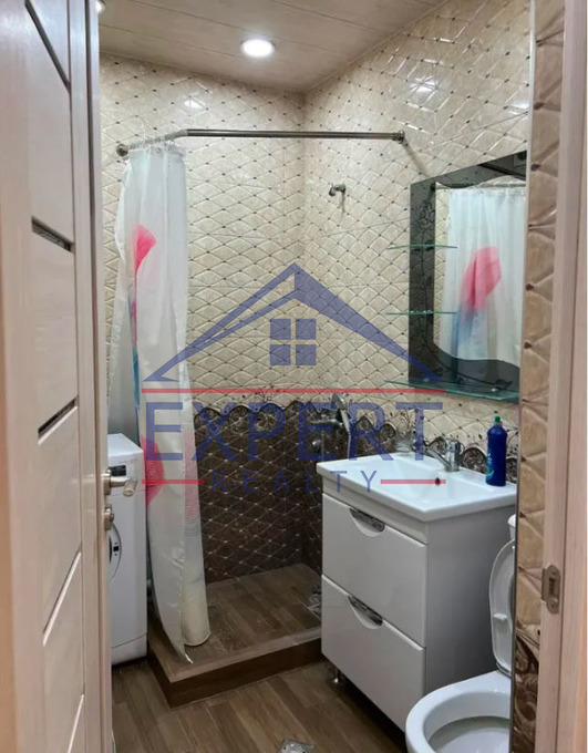 ԿԵՆՏՐՈՆ, ԿՈՐՅՈՒՆԻ ՓՈՂՈՑ, 3 ՍԵՆՅԱԿ