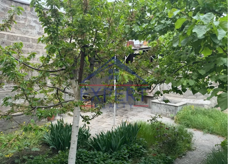 ԿԵՆՏՐՈՆ, ԱԴԱՆՅԻ ՓՈՂՈՑ, 4 ՍԵՆՅԱԿ