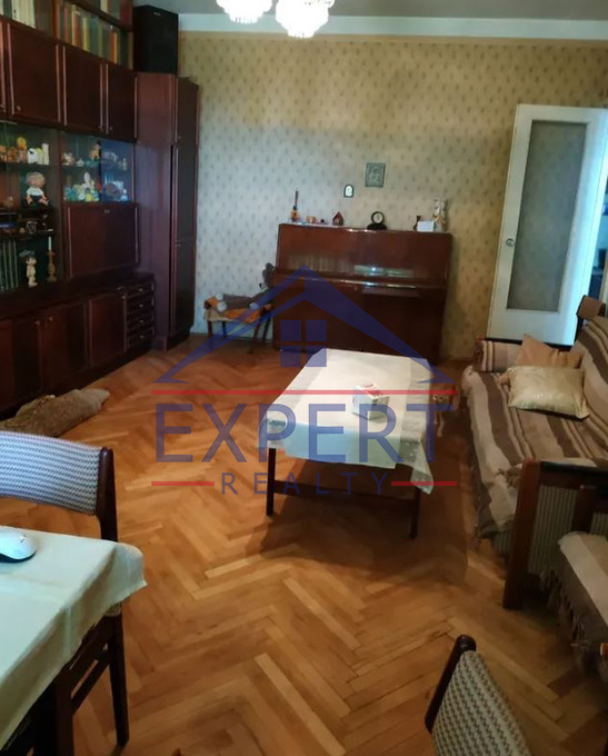 Նոր Նորքում, Դավիթ Մալյան փողոցում, 3 սենյակ