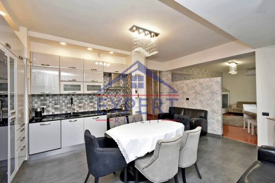 ԿԵՆՏՐՈՆ, ԱԼԵՔ ՄԱՆՈՒԿՅԱՆ  4 ՍԵՆՅԱԿ