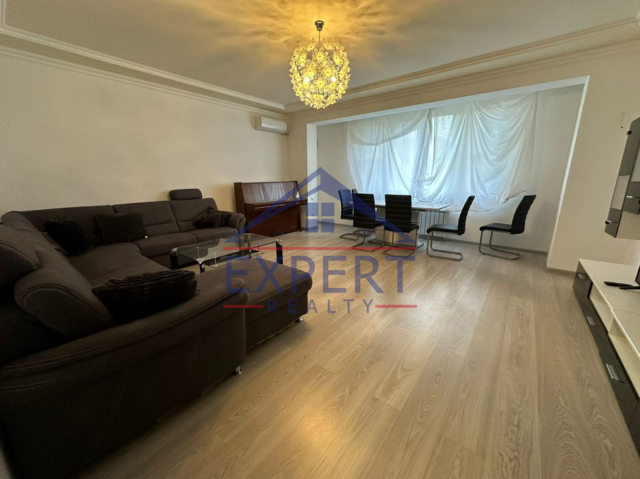 ԿԵՆՏՐՈՆ, ԵՐՎԱՆԴ ՔՈՉԱՐԻ ՓՈՂՈՑ, 3 ՍԵՆՅԱԿ