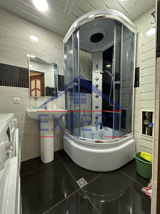 ԿԵՆՏՐՈՆ, ԵՐՎԱՆԴ ՔՈՉԱՐԻ ՓՈՂՈՑ, 3 ՍԵՆՅԱԿ