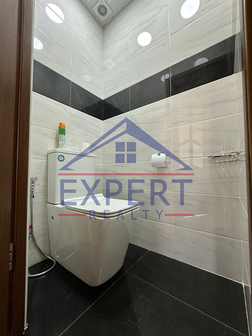 ԿԵՆՏՐՈՆ, ԵՐՎԱՆԴ ՔՈՉԱՐԻ ՓՈՂՈՑ, 3 ՍԵՆՅԱԿ