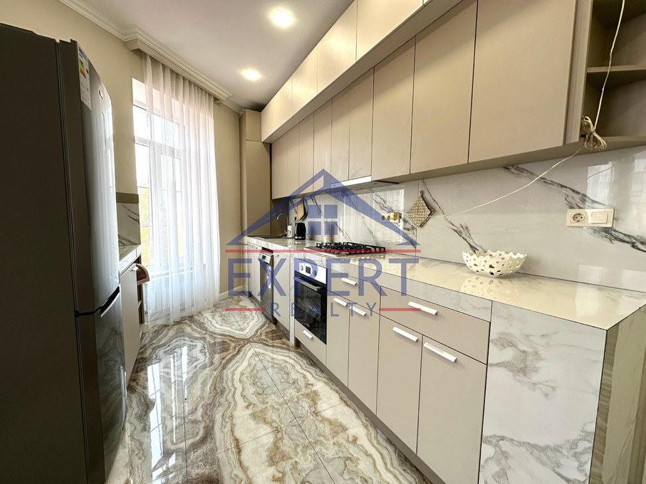 ԿԵՆՏՐՈՆ, ՄԱՇՏՈՑԻ ՊՈՂՈՏԱ, 3 ՍԵՆՅԱԿ