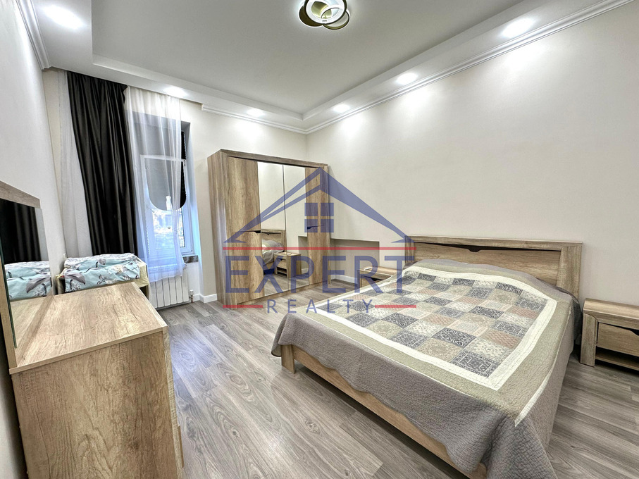 ԿԵՆՏՐՈՆ, ՄԱՇՏՈՑԻ ՊՈՂՈՏԱ, 3 ՍԵՆՅԱԿ