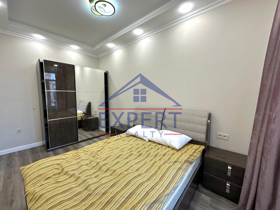 ԿԵՆՏՐՈՆ, ՄԱՇՏՈՑԻ ՊՈՂՈՏԱ, 3 ՍԵՆՅԱԿ