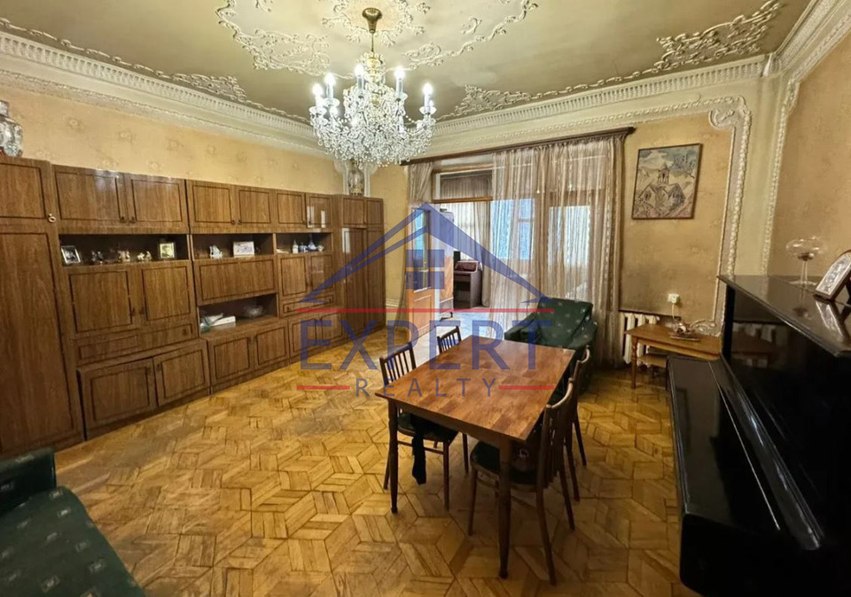 ԿԵՆՏՐՈՆ, ՄԱՇՏՈՑԻ ՊՈՂՈՏԱ, 3 ՍԵՆՅԱԿ