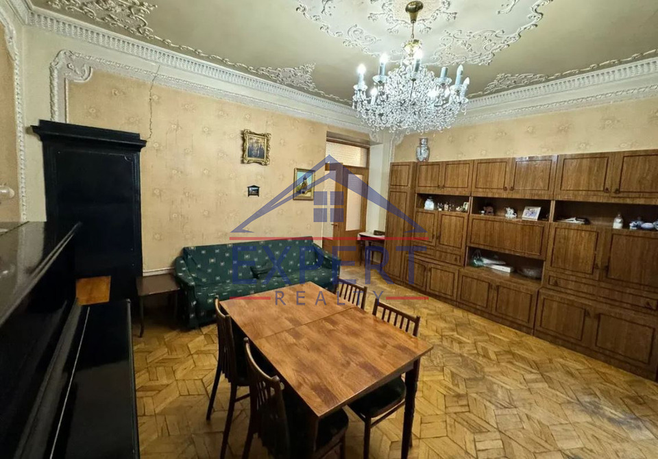 ԿԵՆՏՐՈՆ, ՄԱՇՏՈՑԻ ՊՈՂՈՏԱ, 3 ՍԵՆՅԱԿ