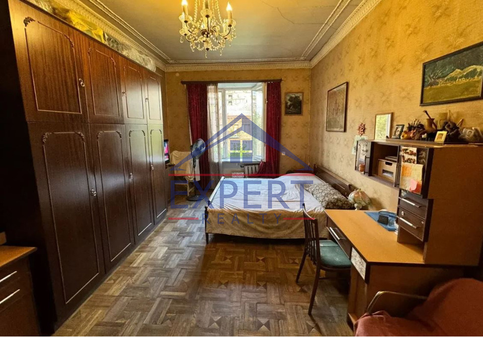 ԿԵՆՏՐՈՆ, ՄԱՇՏՈՑԻ ՊՈՂՈՏԱ, 3 ՍԵՆՅԱԿ