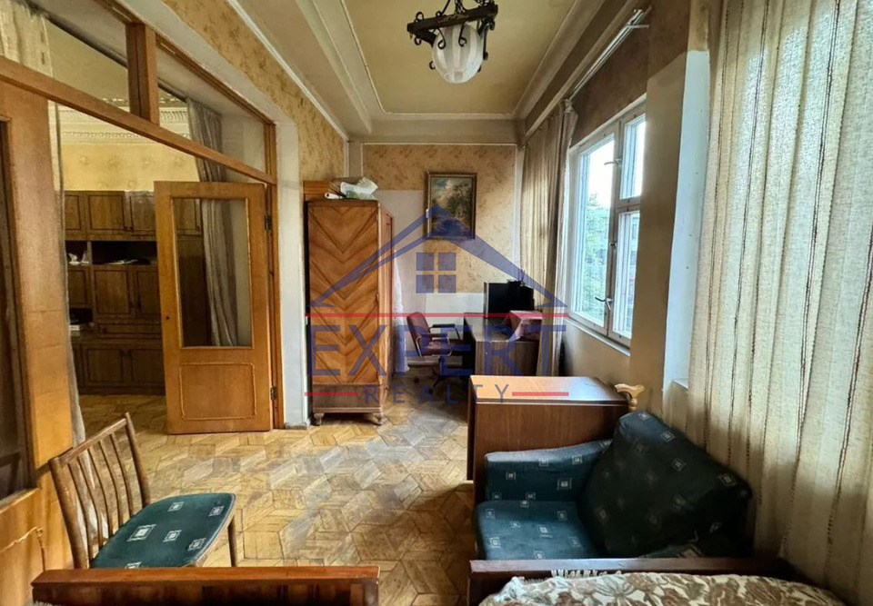 ԿԵՆՏՐՈՆ, ՄԱՇՏՈՑԻ ՊՈՂՈՏԱ, 3 ՍԵՆՅԱԿ