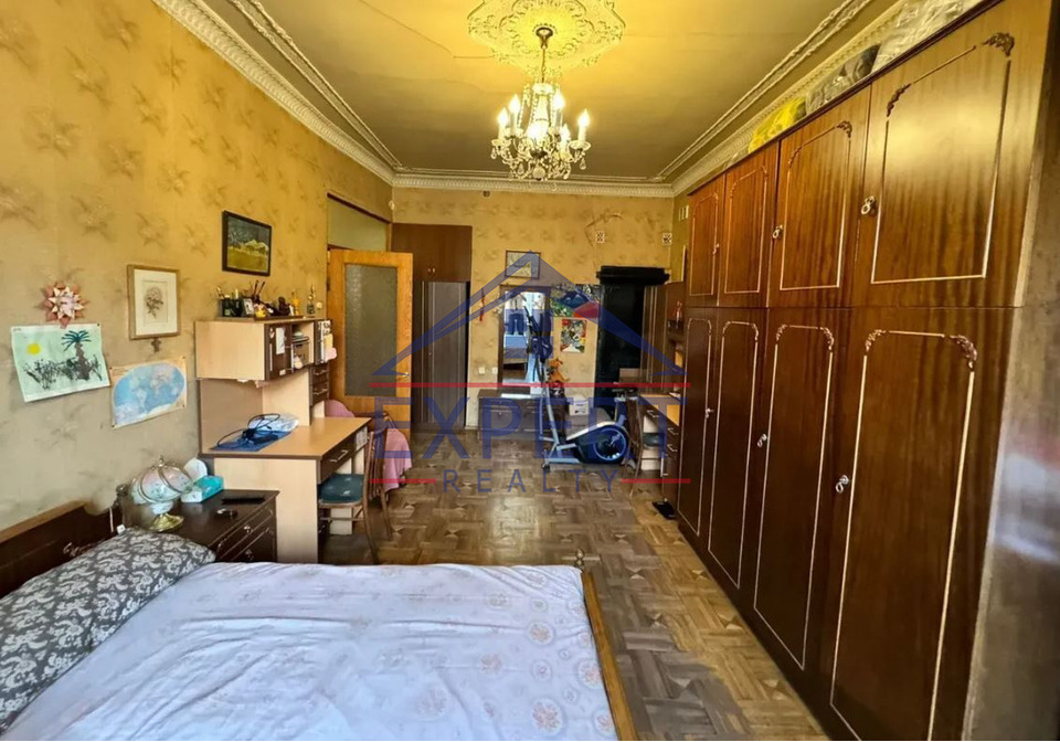 ԿԵՆՏՐՈՆ, ՄԱՇՏՈՑԻ ՊՈՂՈՏԱ, 3 ՍԵՆՅԱԿ