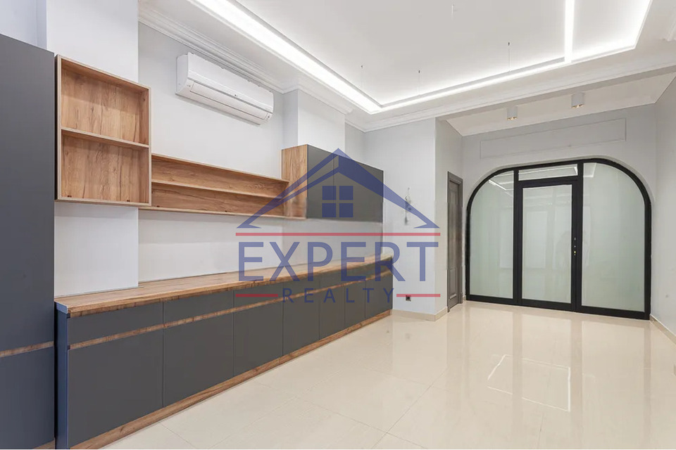 ԿԵՆՏՐՈՆ , ԹՈՒՄԱՆՅԱՆ ՓՈՂՈՑ, 180 Ք․Մ