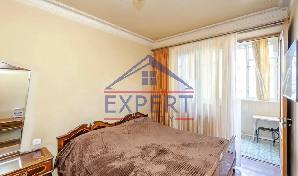 ԱՐԱԲԿԻՐ, ՎԻԿՏՈՐ ՀԱՄԲԱՐՁՈՒՄՅԱՆ ՓՈՂՈՑ, 3 ՍԵՆՅԱԿ