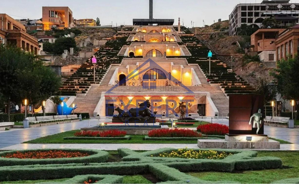 ԿԵՆՏՐՈՆ, ԹԱՄԱՆՅԱՆ ՓՈՂՈՑ, 2 ՍԵՆՅԱԿ