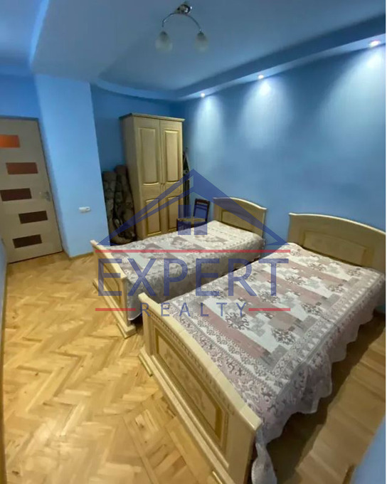 ԿԵՆՏՐՈՆ, ՆԱԼԲԱՆԴՅԱՆ ՓՈՂՈՑ, 3 ՍԵՆՅԱԿ