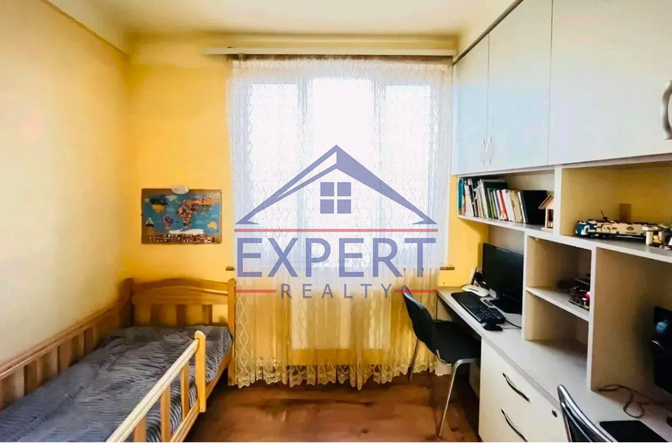 ԱՋԱՓՆՅԱԿ, ԳՐԻԳՈՐ ՀԱՍՐԱԹՅԱՆ ՓՈՂՈՑ, 2 ՍԵՆՅԱԿ