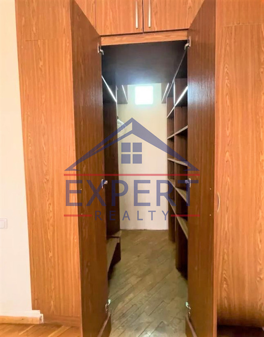 ԱՐԱԲԿԻՐ, ԳՅՈՒԼԲԵՆԿՅԱՆ ՓՈՂՈՑ, 3 ՍԵՆՅԱԿ