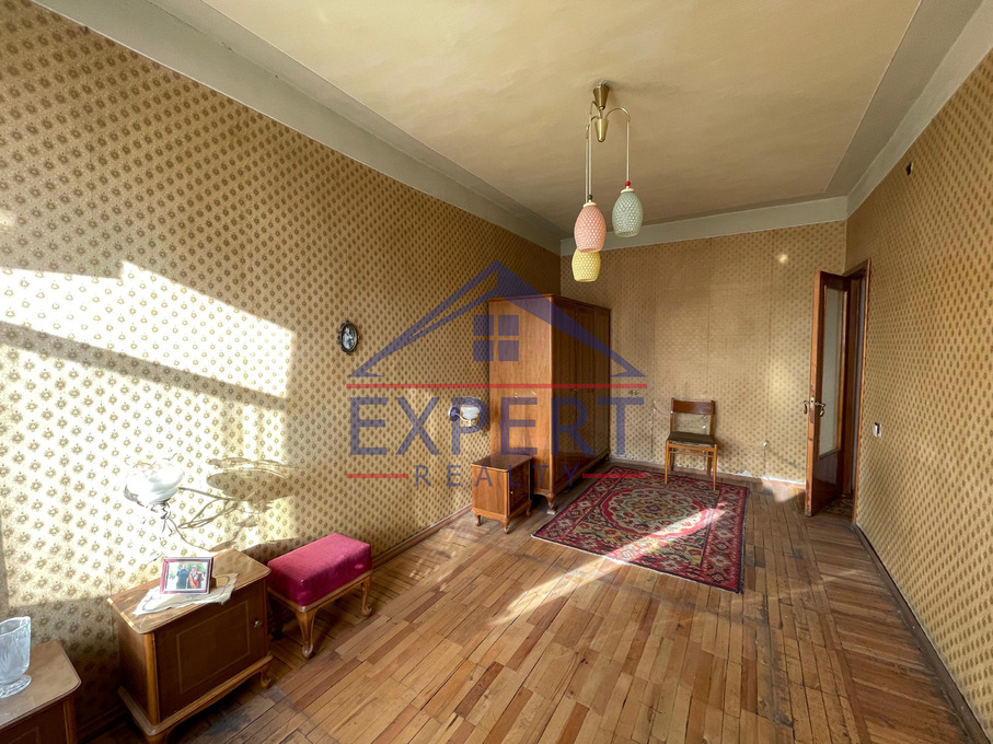 ԿԵՆՏՐՈՆ, ԵՐՎԱՆԴ ՔՈՉԱՐ ՓՈՂՈՑ, 4 ՍԵՆՅԱԿ