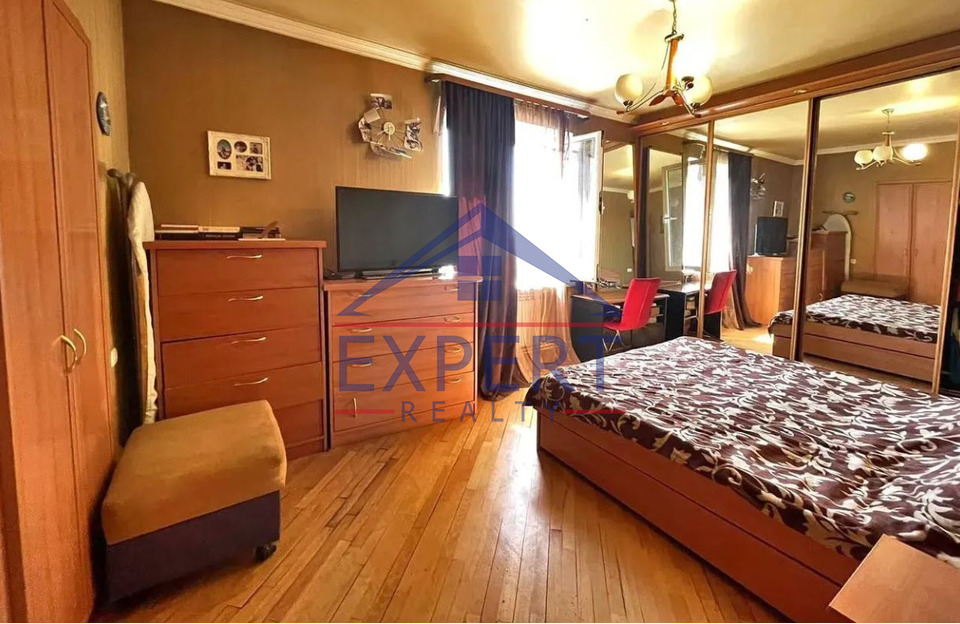 ԱՐԱԲԿԻՐ, ՀՐԱՉՅԱ ՔՈՉԱՐ ՓՈՂՈՑ, 4 ՍԵՆՅԱԿ