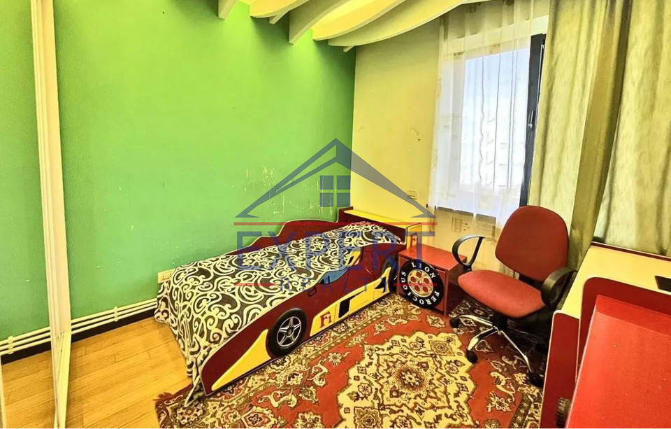 ԱՐԱԲԿԻՐ, ՀՐԱՉՅԱ ՔՈՉԱՐ ՓՈՂՈՑ, 4 ՍԵՆՅԱԿ