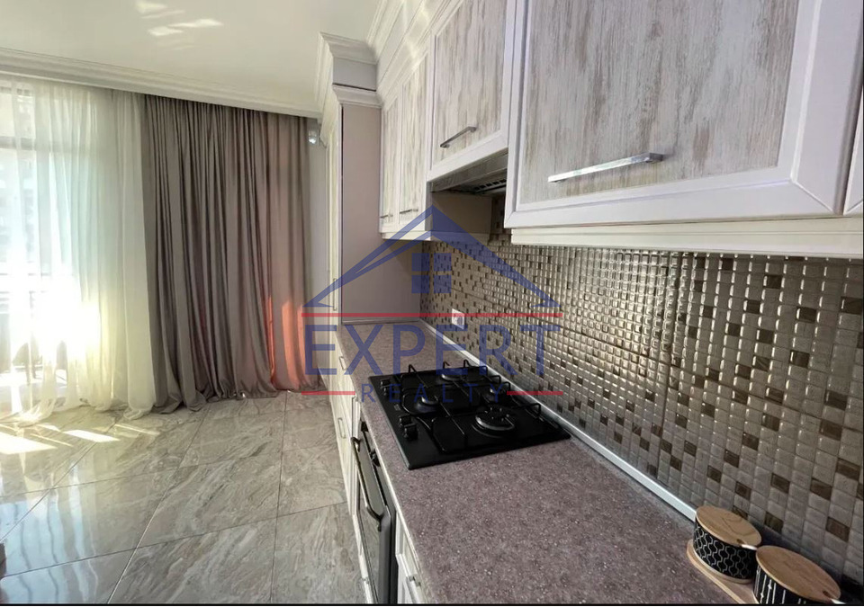 ԿԵՆՏՐՈՆ, ՆԱԼԲԱՆԴՅԱՆ ՓՈՂՈՑ, 3 ՍԵՆՅԱԿ