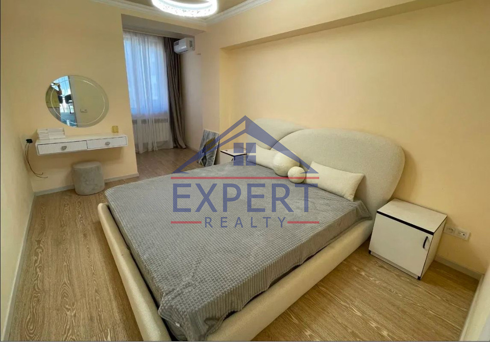 ԿԵՆՏՐՈՆ, ՆԱԼԲԱՆԴՅԱՆ ՓՈՂՈՑ, 3 ՍԵՆՅԱԿ