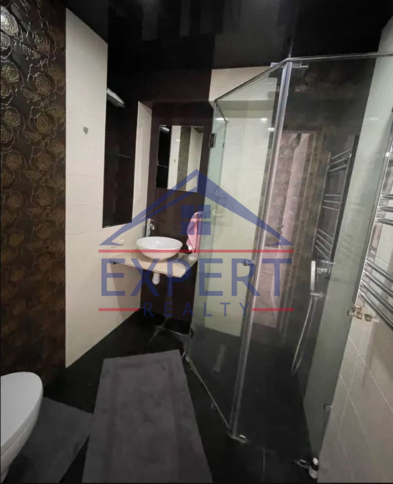 ԿԵՆՏՐՈՆ, ՆԱԼԲԱՆԴՅԱՆ ՓՈՂՈՑ, 3 ՍԵՆՅԱԿ