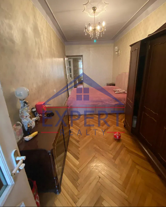 ԿԵՆՏՐՈՆ, ՔՐԻՍՏԱՓՈՐԻ ՓՈՂՈՑ, 3 ՍԵՆՅԱԿ