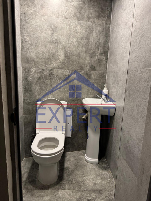 ԿԵՆՏՐՈՆ, ԵՐՎԱՆԴ ՔՈՉԱՐ, 3 ՍԵՆՅԱԿ