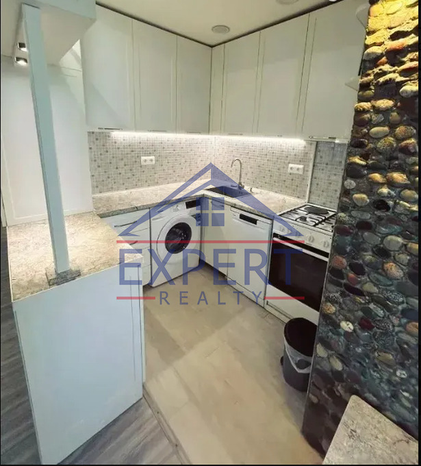 ԿԵՆՏՐՈՆ, ՏԻԳՐԱՆ ՄԵԾԻ ՊՈՂՈՏԱ, 4 ՍԵՆՅԱԿ