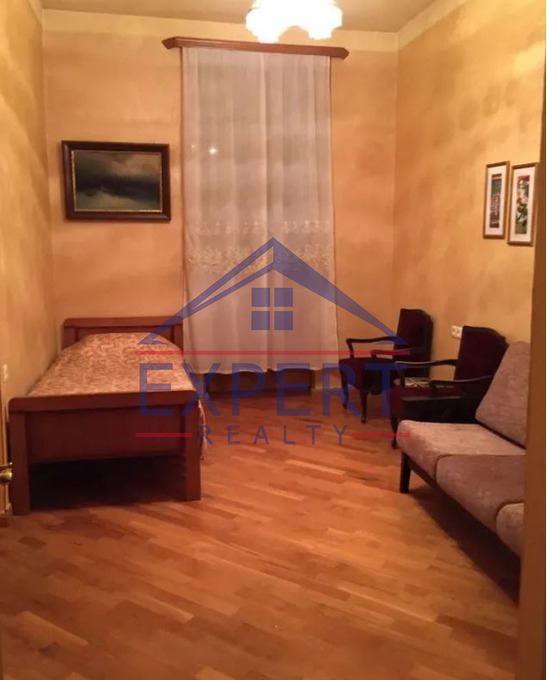 ԿԵՆՏՐՈՆ, ԲԱՅՐՈՆԻ ՓՈՂՈՑ, 3 ՍԵՆՅԱԿ