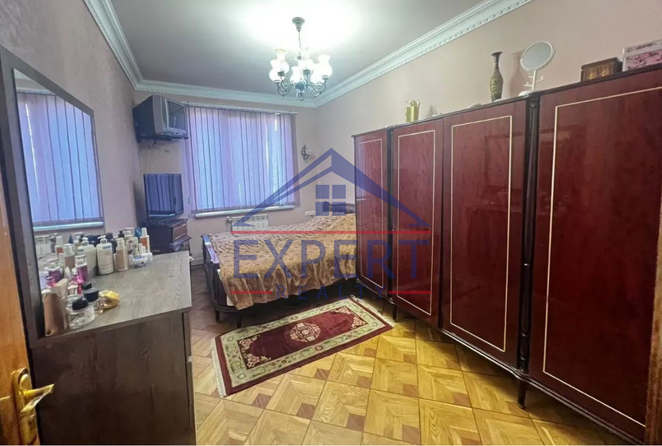 ԱՐԱԲԿԻՐ, ԳՅՈՒԼԲԵՆԿՅԱՆ ՓՈՂՈՑ, 3 ՍԵՆՅԱԿ