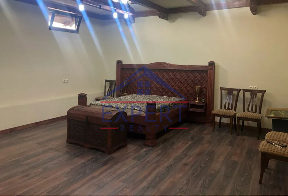 ԱՐԱԲԿԻՐ, ՎԻԿՏՈՐ ՀԱՄԲԱՐՁՈՒՄՅԱՆ ՓՈՂՈՑ, 3 ՍԵՆՅԱԿ