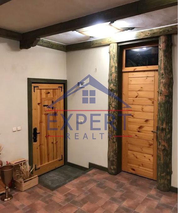 ԱՐԱԲԿԻՐ, ՎԻԿՏՈՐ ՀԱՄԲԱՐՁՈՒՄՅԱՆ ՓՈՂՈՑ, 3 ՍԵՆՅԱԿ