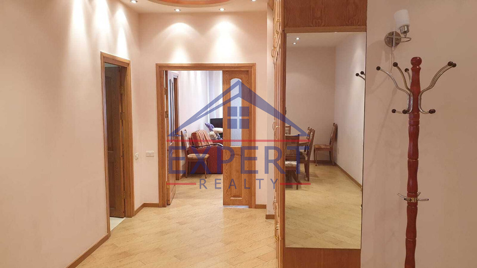 ԿԵՆՏՐՈՆ, ՀՅՈՒՍԻՍԱՅԻՆ ՊՈՂՈՏԱ, 4 ՍԵՆՅԱԿ