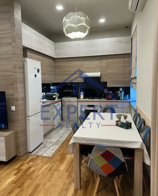 ԿԵՆՏՐՈՆ, ՄԱՐՇԱԼ ԲԱՂՐԱՄՅԱՆ ՊՈՂՈՏԱ, 2 ՍԵՆՅԱԿ