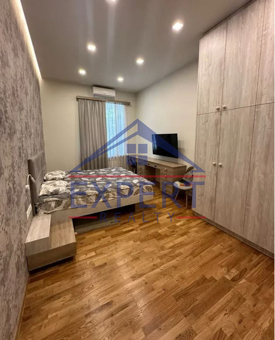ԿԵՆՏՐՈՆ, ՄԱՐՇԱԼ ԲԱՂՐԱՄՅԱՆ ՊՈՂՈՏԱ, 2 ՍԵՆՅԱԿ