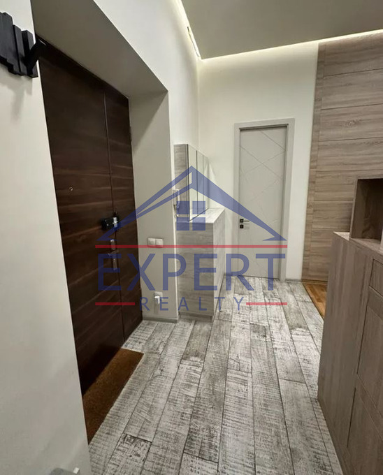 ԿԵՆՏՐՈՆ, ՄԱՐՇԱԼ ԲԱՂՐԱՄՅԱՆ ՊՈՂՈՏԱ, 2 ՍԵՆՅԱԿ