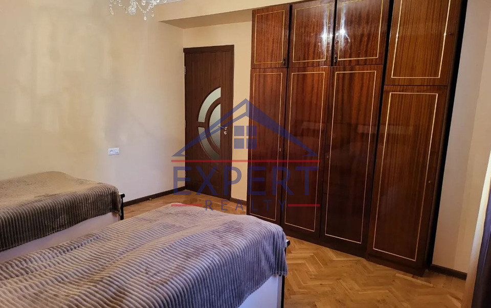 ԱՎԱՆ, ՄԱՐՇԱԼ ԲԱԲԱՋԱՆՅԱՆ ՓՈՂՈՑ, 4 ՍԵՆՅԱԿ