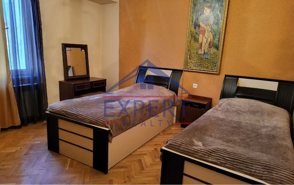 ԱՎԱՆ, ՄԱՐՇԱԼ ԲԱԲԱՋԱՆՅԱՆ ՓՈՂՈՑ, 4 ՍԵՆՅԱԿ